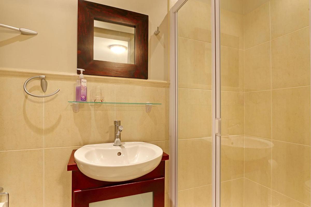 Bayview 30 By Hostagents Villa Bloubergstrand Luaran gambar