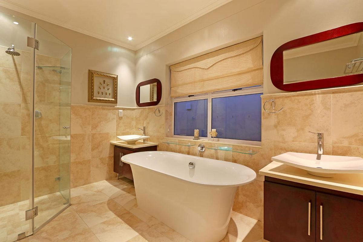 Bayview 30 By Hostagents Villa Bloubergstrand Luaran gambar
